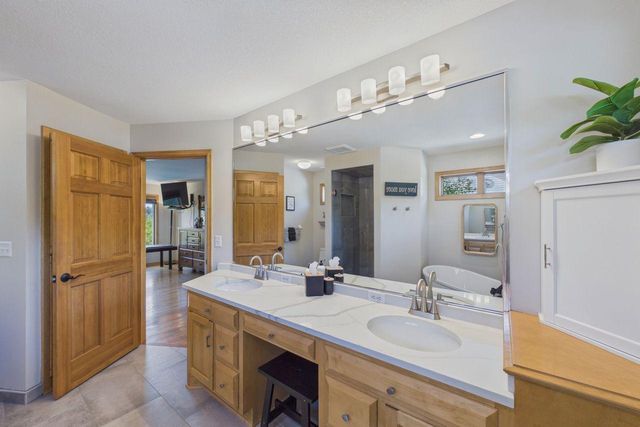 9365 Shetland Road, Eden Prairie, MN 55347