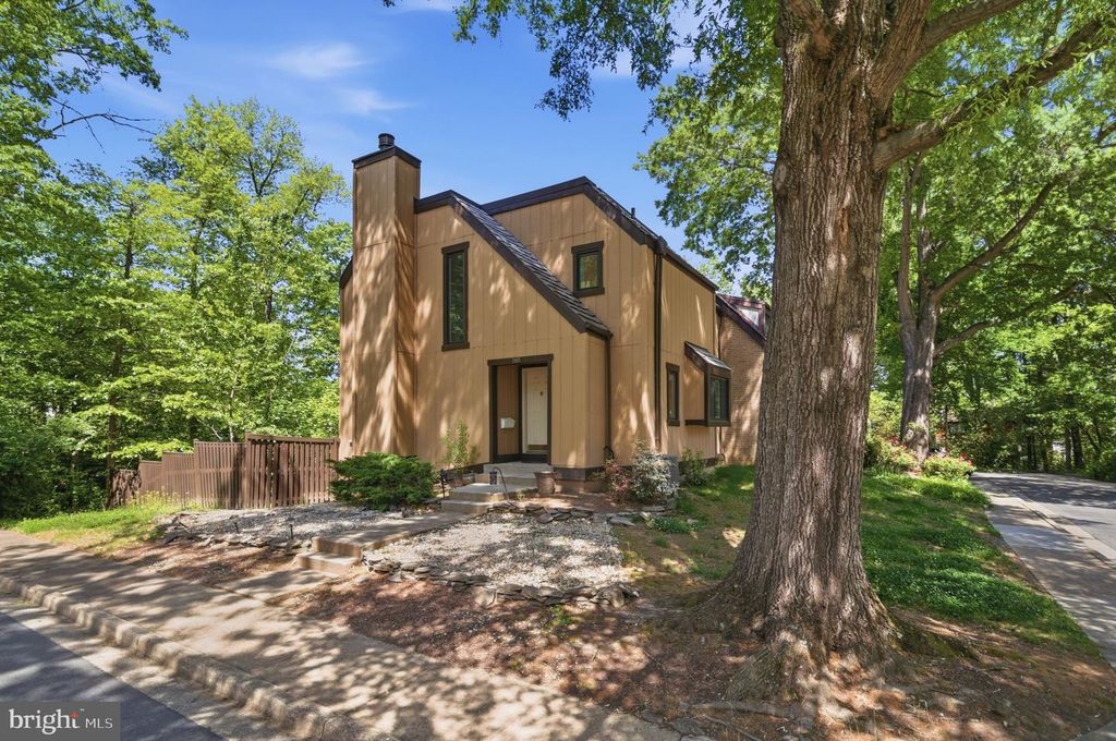 1509 FARSTA CT, Reston, VA 20190