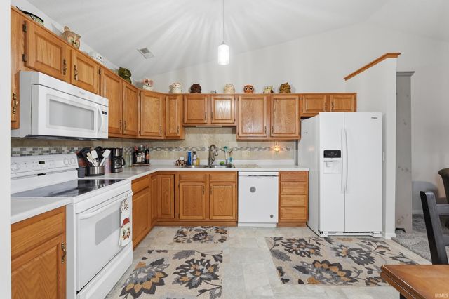 10650 Bookcliff Cove, New Haven, IN 46774