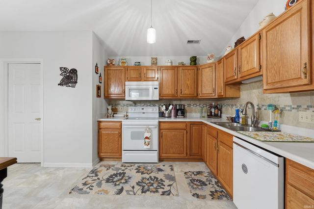 10650 Bookcliff Cove, New Haven, IN 46774