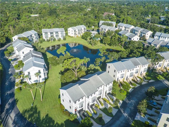 1695 42nd Square 103, Vero Beach, FL 32960