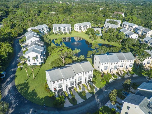 1695 42nd Square 103, Vero Beach, FL 32960