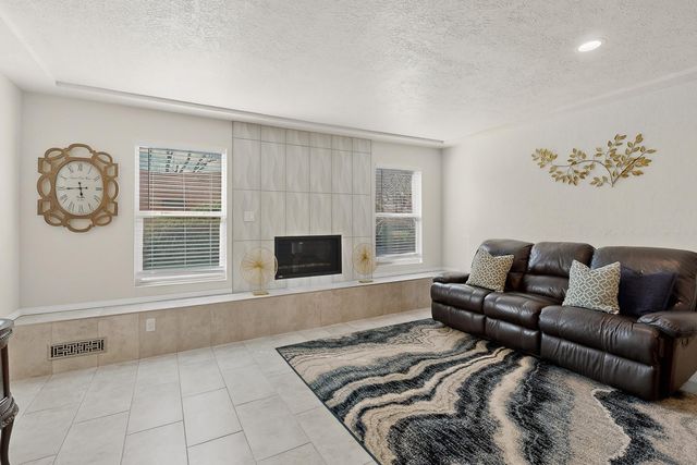 4000 Amy Kay Court NW, Albuquerque, NM 87107