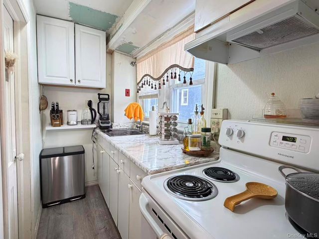 7 Sands Point Road, Port Washington, NY 11050