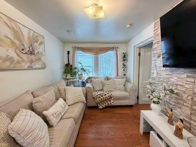 7 Sands Point Road, Port Washington, NY 11050