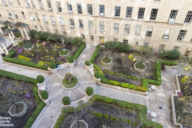 350 W 57th St Apt 5E, New York City, NY 10019