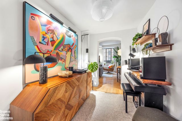 350 W 57th St Apt 5E, New York City, NY 10019