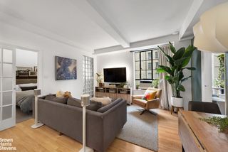 350 W 57th St Apt 5E, New York City, NY 10019