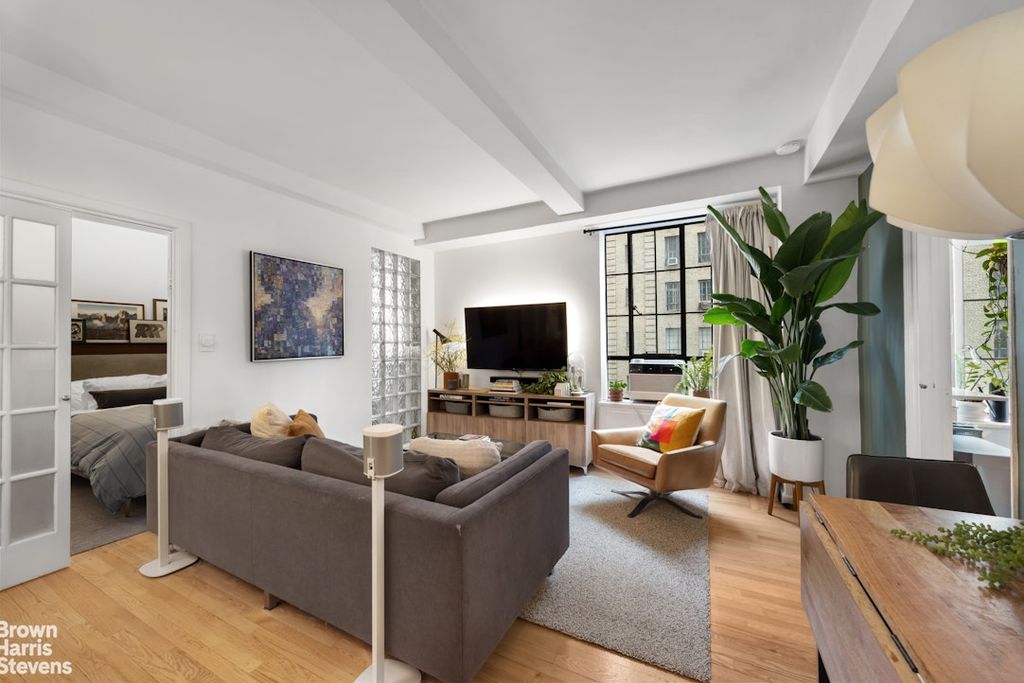 350 W 57th St Apt 5E, New York City, NY 10019