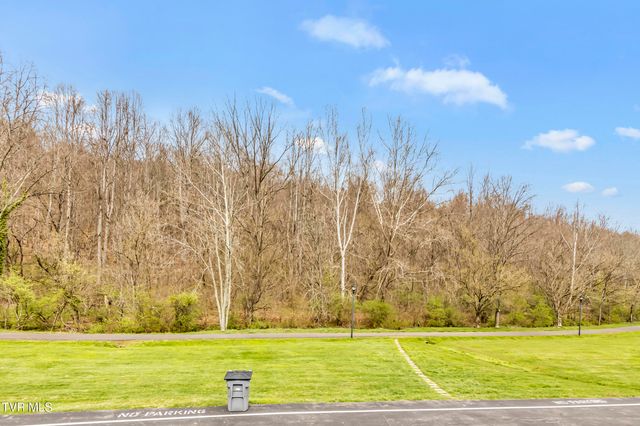 2931 Broad Street Apt 143, Bristol, TN 37620