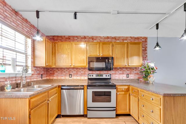 2931 Broad Street Apt 143, Bristol, TN 37620