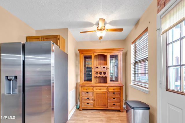 2931 Broad Street Apt 143, Bristol, TN 37620