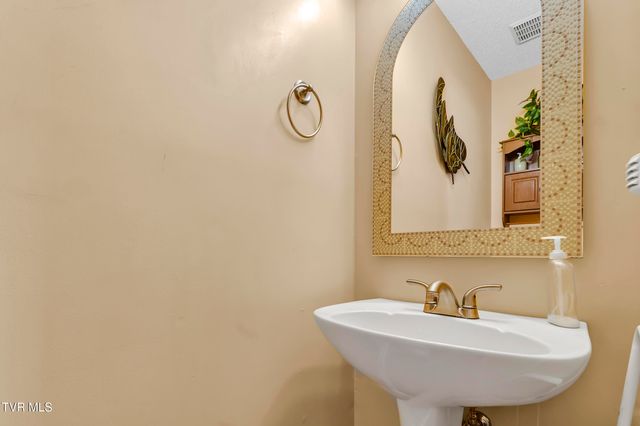 2931 Broad Street Apt 143, Bristol, TN 37620