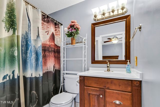 2931 Broad Street Apt 143, Bristol, TN 37620