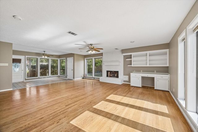 114 Lakeside Drive, Conroe, TX 77356