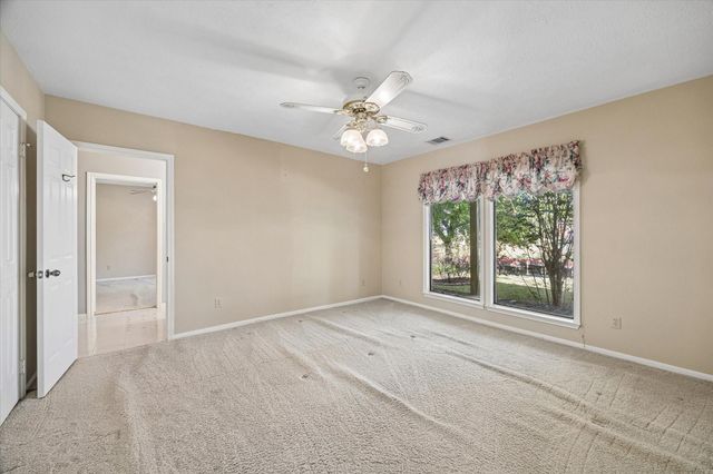 114 Lakeside Drive, Conroe, TX 77356
