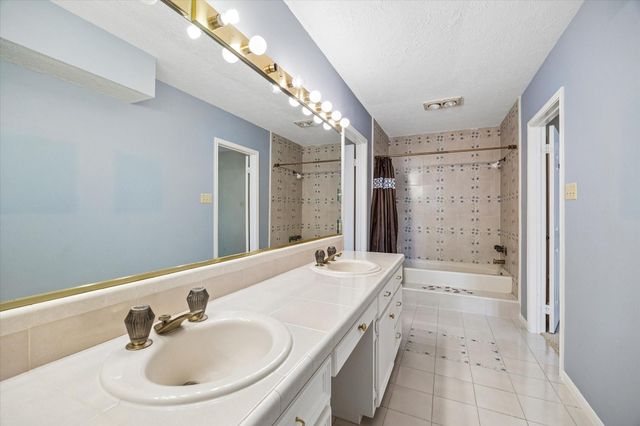 114 Lakeside Drive, Conroe, TX 77356