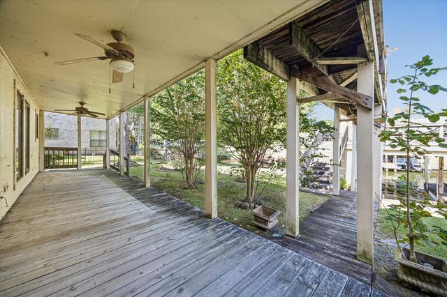 114 Lakeside Drive, Conroe, TX 77356