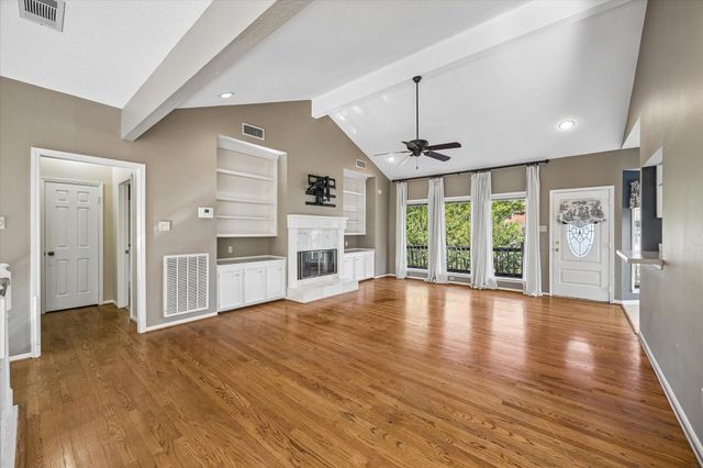 114 Lakeside Drive, Conroe, TX 77356