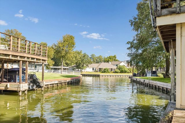 114 Lakeside Drive, Conroe, TX 77356