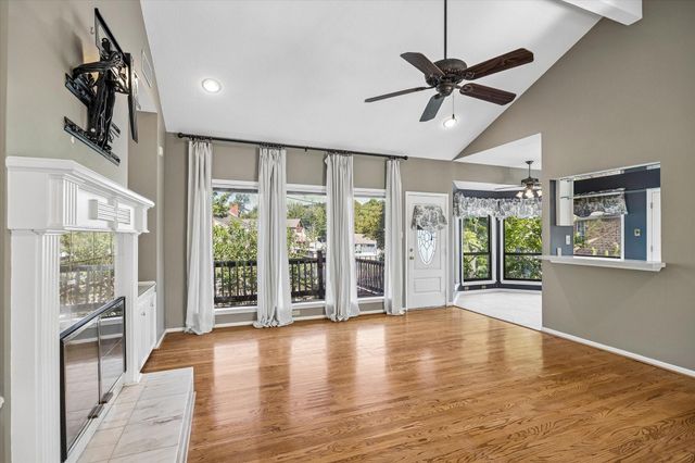 114 Lakeside Drive, Conroe, TX 77356