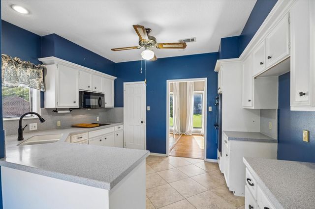 114 Lakeside Drive, Conroe, TX 77356
