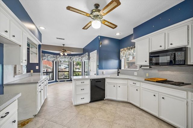114 Lakeside Drive, Conroe, TX 77356