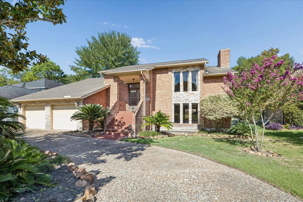 114 Lakeside Drive, Conroe, TX 77356