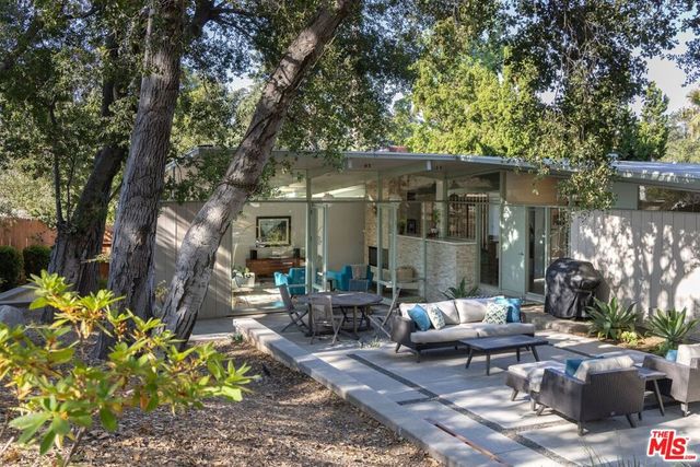 2035 Skyview Drive, Altadena, CA 91001