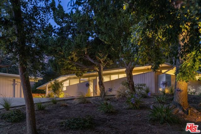 2035 Skyview Drive, Altadena, CA 91001