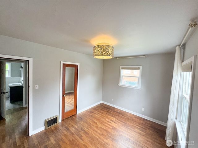 215 J Street SE, Auburn, WA 98002