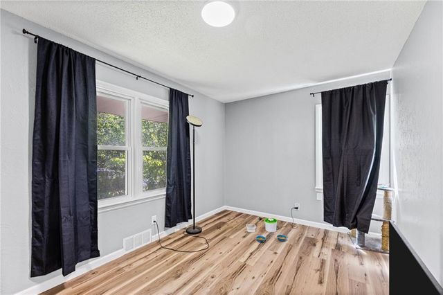 7602 Roswell Drive, Kansas City, KS 66109