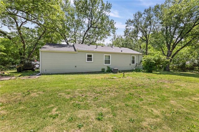7602 Roswell Drive, Kansas City, KS 66109