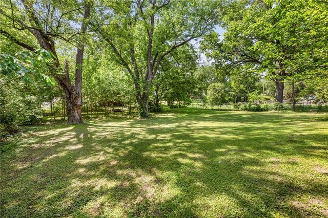 7602 Roswell Drive, Kansas City, KS 66109