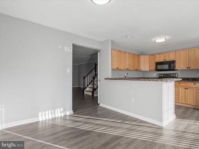 11553 HILL MEADE LN, Woodbridge, VA 22192