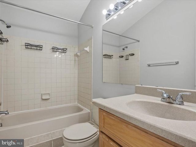 11553 HILL MEADE LN, Woodbridge, VA 22192