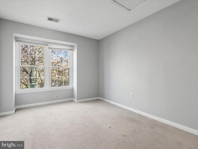 11553 HILL MEADE LN, Woodbridge, VA 22192