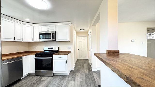 140 Orchard Dr, Penn Hills, PA 15235