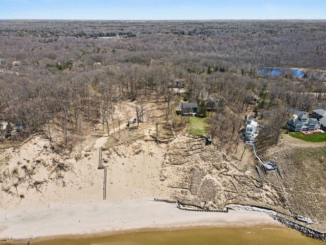 6479 Lakeshore Avenue, West Olive, MI 49460