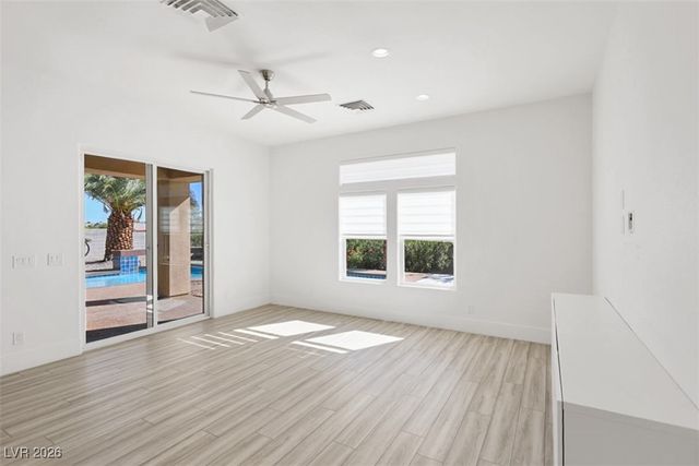 271 East Shelbourne Avenue, Las Vegas, NV 89123