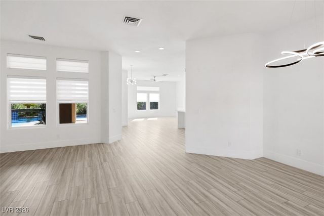 271 East Shelbourne Avenue, Las Vegas, NV 89123