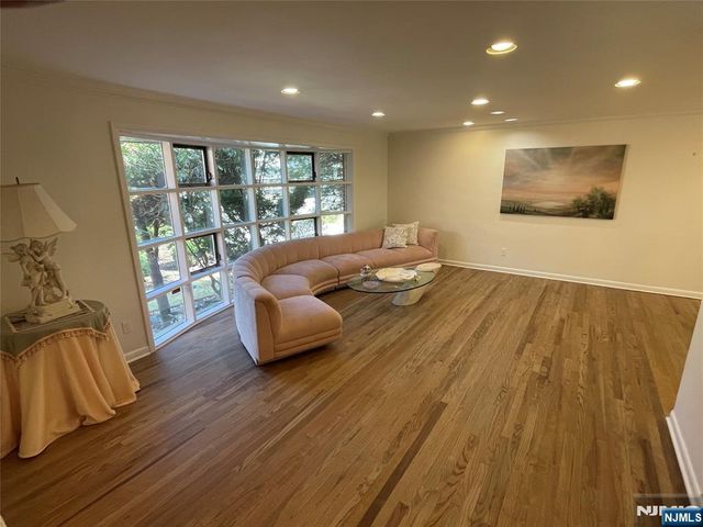 526 Rutland Avenue, Teaneck, NJ 07666