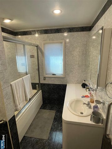 526 Rutland Avenue, Teaneck, NJ 07666