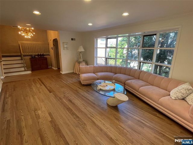 526 Rutland Avenue, Teaneck, NJ 07666