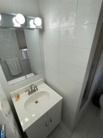 526 Rutland Avenue, Teaneck, NJ 07666