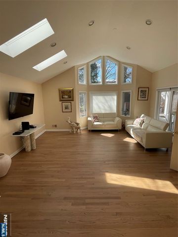 526 Rutland Avenue, Teaneck, NJ 07666