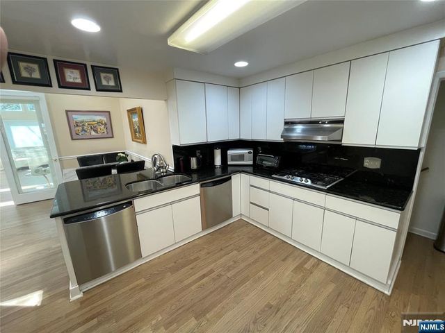 526 Rutland Avenue, Teaneck, NJ 07666