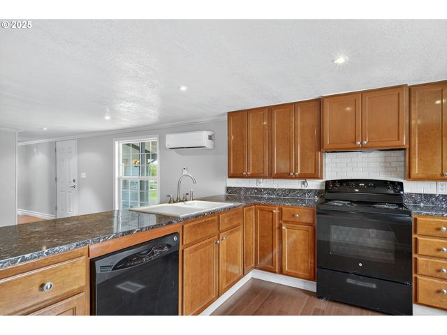 681 Sw CONCORD Way, Beaverton, OR 97006