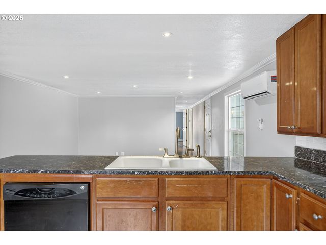 681 Sw CONCORD Way, Beaverton, OR 97006