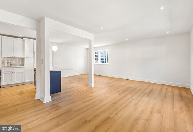 1015 MERRYMOUNT AVE S, Blackwood, NJ 08012